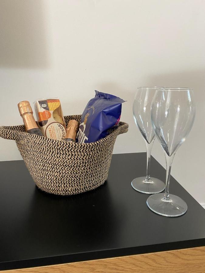 February Bliss Special, Unwind In Style With Our Exclusive Sa Promo, Book Now Apartment London Exterior photo